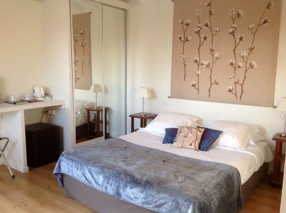 La Cle Des Champs, Boutique Hotel & Spa - Le Mas De Garrigon Roussillon en Isere 3*,