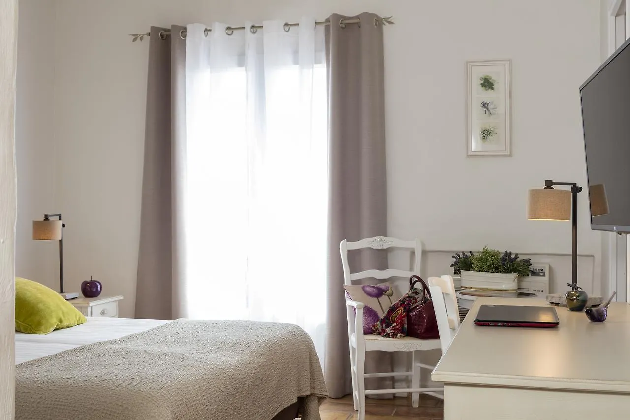 La Cle Des Champs, Boutique Hotel & Spa - Le Mas De Garrigon Roussillon en Isere 3*,  França